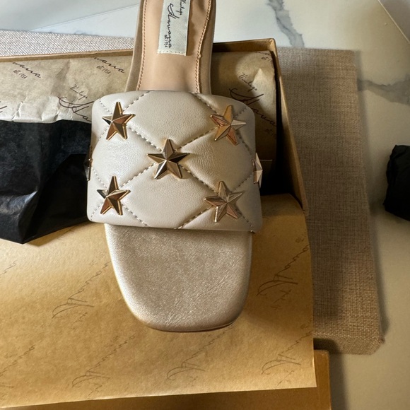 VINTAGE HAVANA Savannah Flat One Band Sandals - Leather
Sizes 8 size 6 NWT NIB - Picture 8 of 13